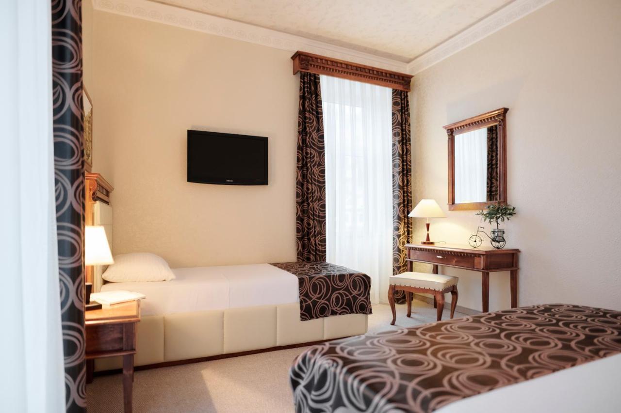Hotel Villa Schubert โอปาติยา ภายนอก รูปภาพ